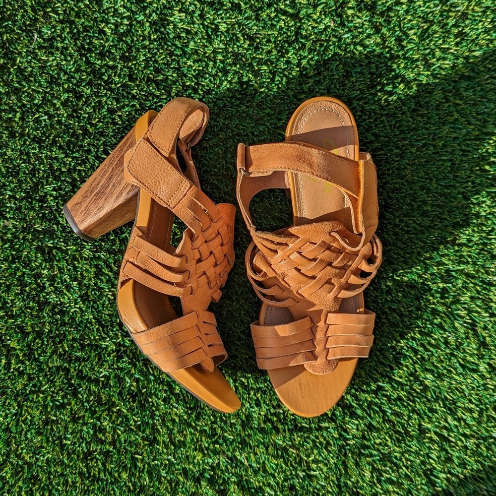 Clarks Leather Indigo Sandals Size 6M Like New